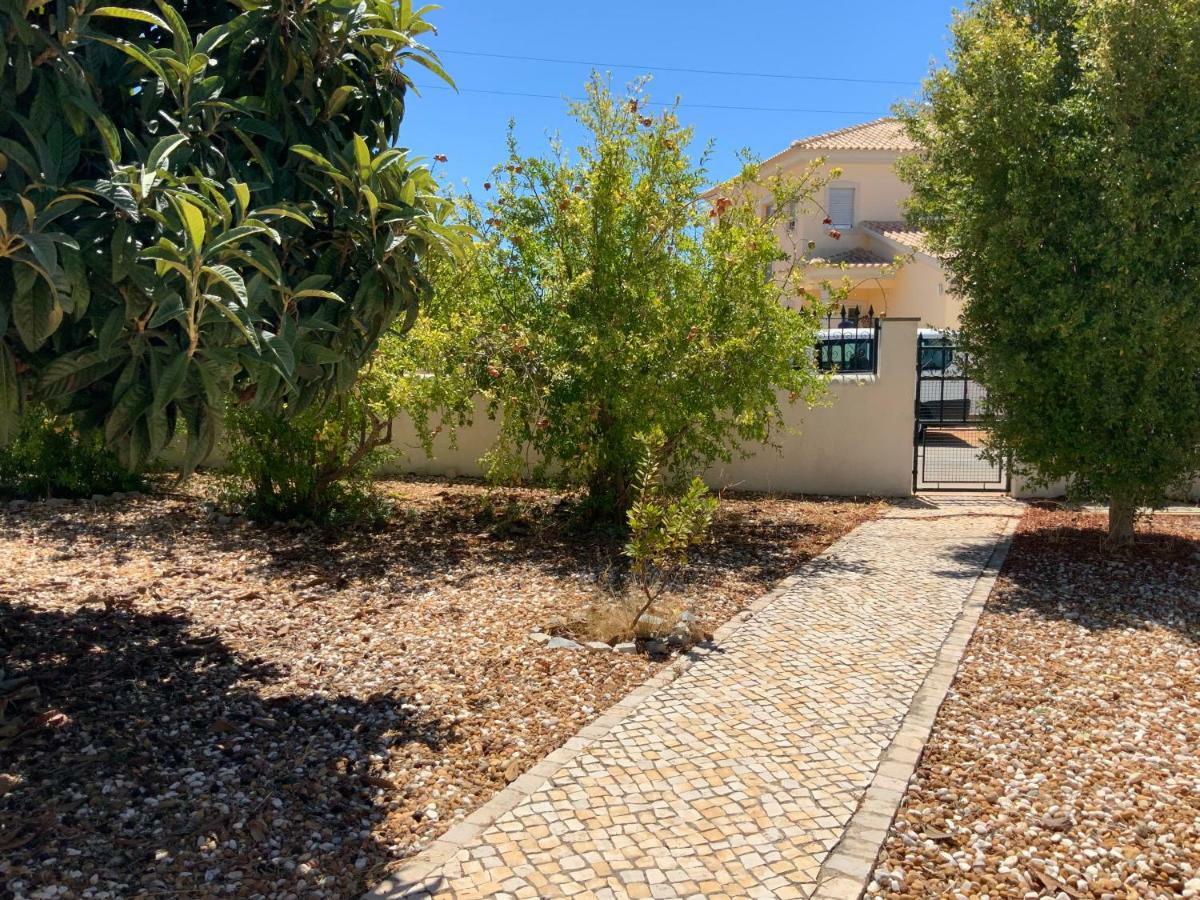 Guest House Alfarrobeiras 阿尔布费拉 外观 照片