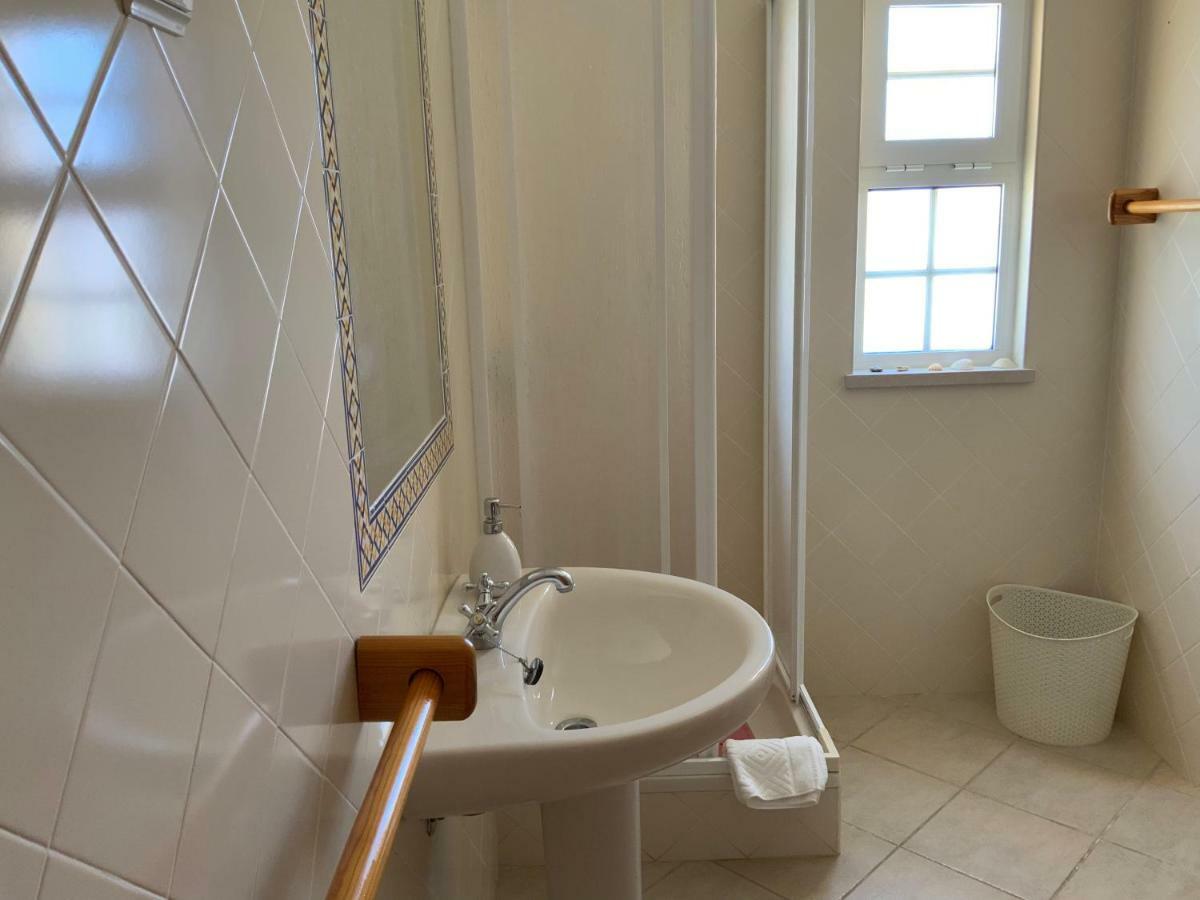 Guest House Alfarrobeiras 阿尔布费拉 外观 照片